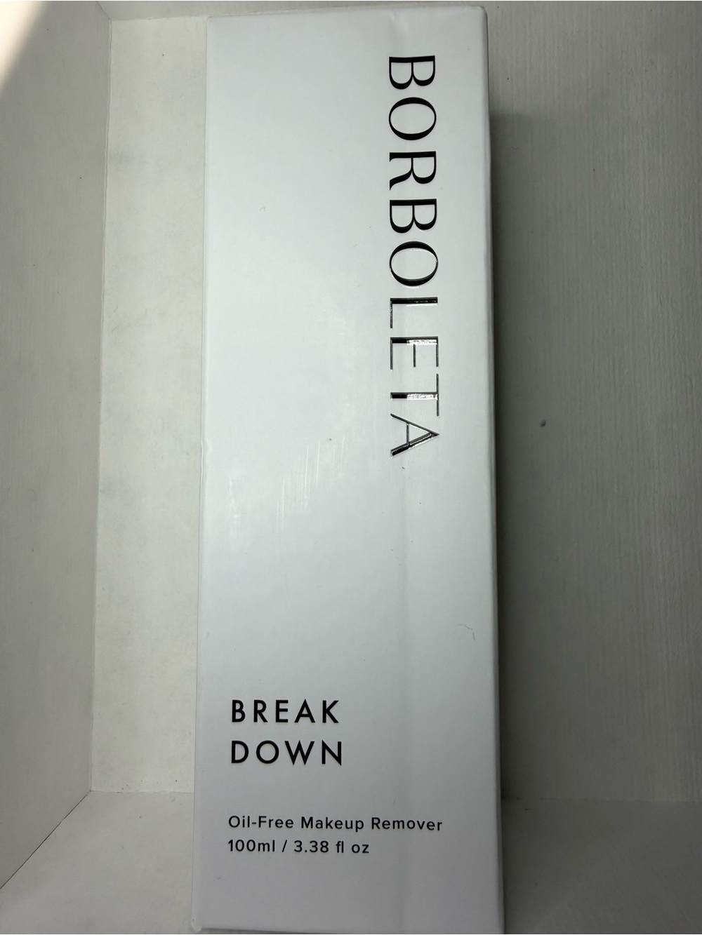 White Oil-Free Makeup Remover — Gentle Breakdown Formula
